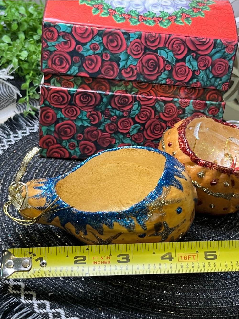 The Lindy Bowman Festive Red Santa Wreath Box With Two Beautiful Gourd Ornaments - Picture 15 of 16
